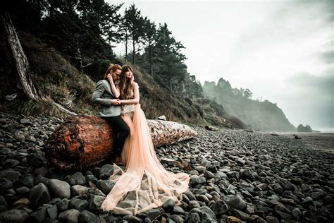 Intimate And Moody Oregon Beach Couples Photo Session