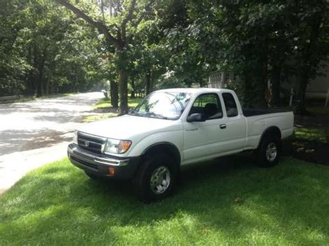 Find Used 2000 Toyota Tacoma Dlx Extended Cab Pickup 2 Door 27l In