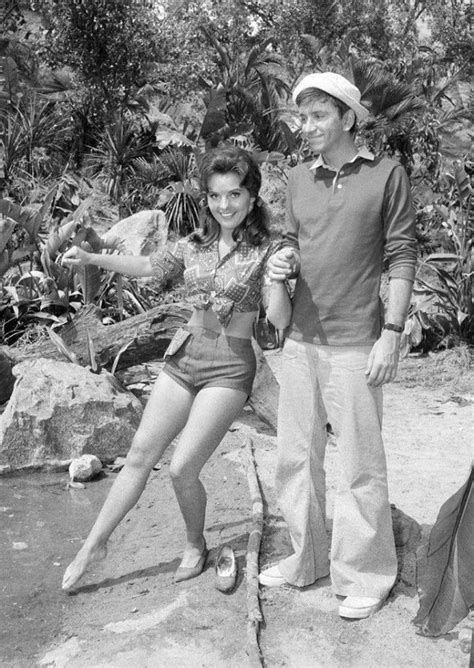 Dawn Wells With Bob Denver On Gilligan S Island Giligans Island Old Hollywood Stars Old