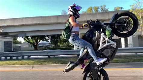 Girl Wheelies For Miles In Miami Littlebihhh Youtube