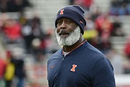 Lovie Smith is getting crushed on social media for Illinois' 1st half ...