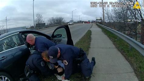 grand rapids michigan police officer punches suspect during traffic stop arrest department