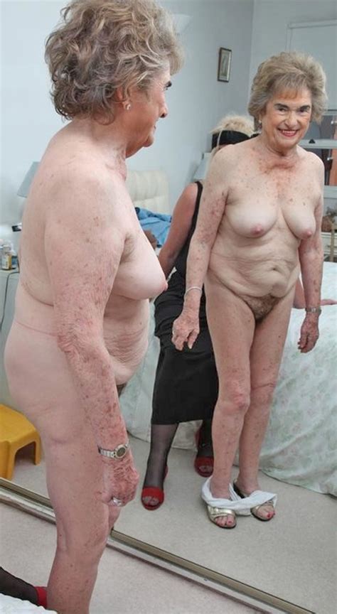 Hot Sexy Grandma Hallow Posing Nude Grannynudepics Com