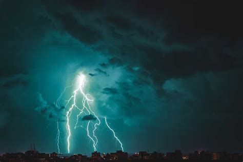 Durante As Tempestades Normalmente Ocorrem Nuvens Carregadas De Eletricidade