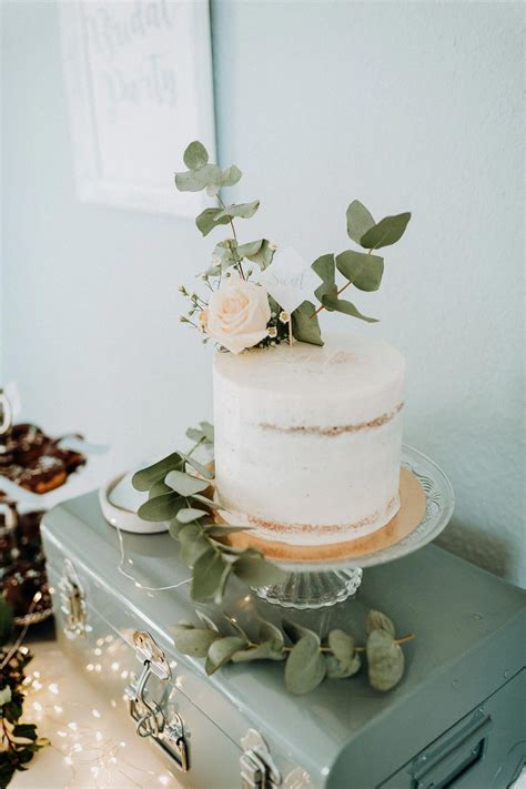 10 Easy Ways to Create a Simple and Elegant Wedding Cake of Your Own
