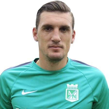 Franco armani fifa 21 80 rated libertadores base in game stats, player review and comments on this item is libertadores base franco armani, a gk from argentina, playing for river plate in. Franco Armani Bio - career, stats, net worth, salary, and more