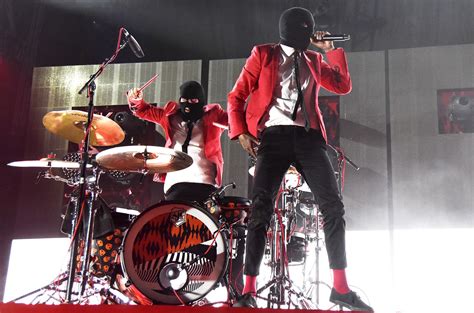 Twenty One Pilots No 1 On Artist 100 Kings Of Leon Leap Aboard At No