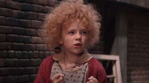 Discovernet The Little Girl Who Played Annie Is Gorgeous Today
