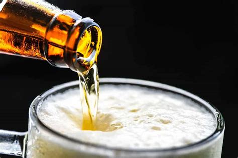 How To Pour Beer The Expert Way Guaranteed Tips And Tricks