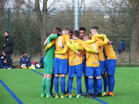 Kulüp kuruldu 1877'de thornhill futbol kulübü (daha sonra 'thornhill united') olarak, daha önce 1905'te rotherham county olarak değiştirildi. THE66POW: Mansfield Town 1 v Rotherham United 3 - FLYA (NE)