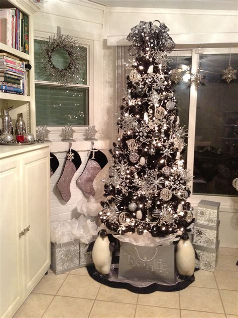 20 Gorgeous White And Silver Christmas Tree Ideas Sweetyhomee