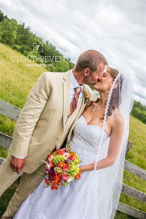 Wedding Photography Bride And Groom Photos Kissing Photos Outdoor