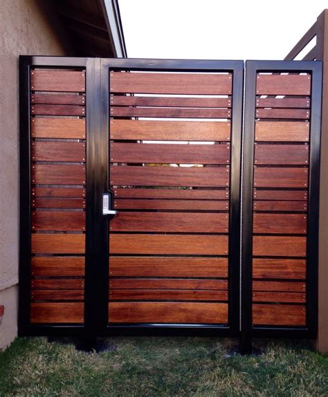 Modern Horizontal Style Entry Gate Ipe Mangaris Tropical Hardwood