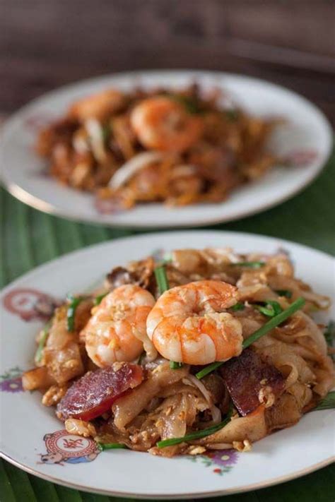 A splash of chili sauce is sometimes added to give the kway there are several renditions of char koay teow found in penang, with some street food vendors adding crab meat and even duck egg while stir frying. Penang Char Kuey Teow & Clove Hal | Asian recipes, Asian ...