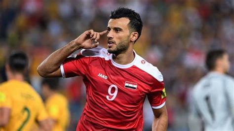 حصل اللاعب المحترف في صفوف النادي الأهلي عمر السومة، على الإقامة المميزة بعد حوالي ٦ سنوات قضاها مع أسرته بالسعودية. الأهلي المصري يرفض التعاقد مع عمر السومة