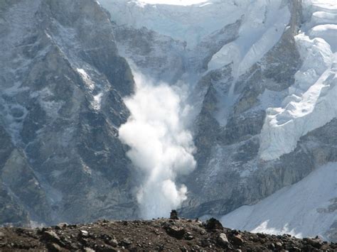 Everest Avalanche Pictures Photos And Images Of Disasters Science