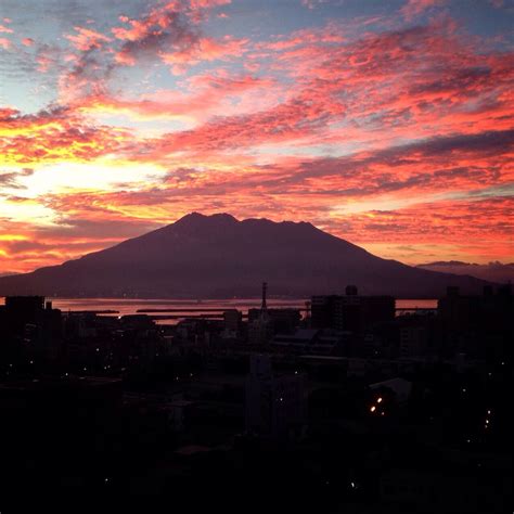 Sakurajima, a major volcano near kagoshima; Sakurajima 桜島 | 桜島、日本絶景、日本