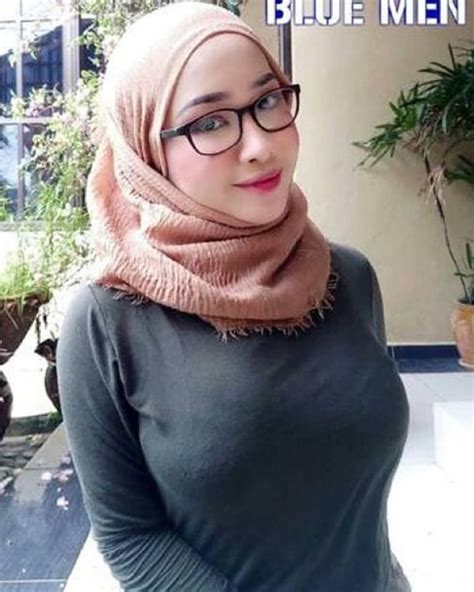 Gambar Mungkin Berisi 1 Orang Berdiri Dan Lensa Kaca Mata Beautiful Hijab Girl Hijab Arab