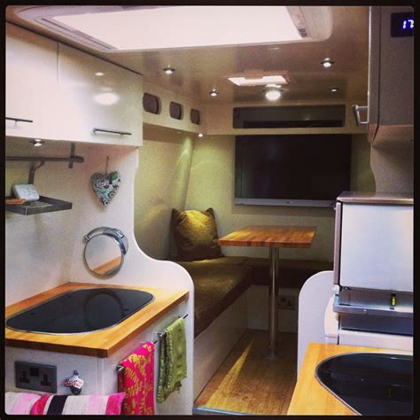 I love the idea of living in a van. ahomeonwheels.blogspot.co.uk Self build campervan. I love this van. | Self build campervan, Diy ...
