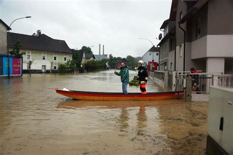 205922, steyr (ortskai), 1060 m³/s. Hochwasser Steyr (Haratzmüllerstraße und Münichholz) 02.06 ...