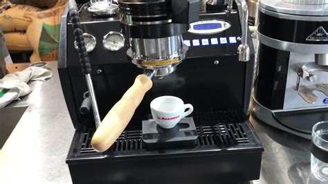 Your new machine features a saturated group head, pid temperature control, shot timer, volumetric shot dosing, and a rotary pump that can be direct plumbed or run on its internal reservoir. La Marzocco GS3 Strada Mod - Black - YouTube