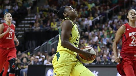 Jewell Loyd Heats Up For 23 Pts In Game 1 Of Wnba Finals Youtube