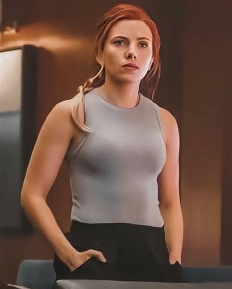 Times When Scarlett Johansson Looked Pretty Simple And Fascinating In Tank Top