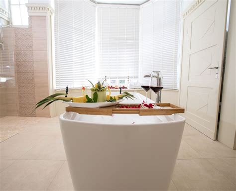 Man findet es ganz einfach, wenn man von limburg nach diez fährt, nach links schaut, steht in großen lettern alles nötige angeschlagen und. Deluxe Suite - Hotel Amts-Apotheke