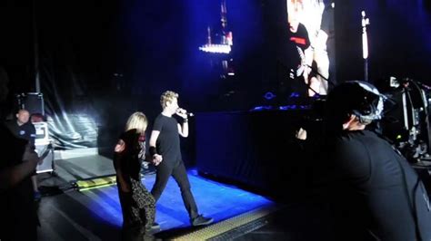 happy birthday serenade with chad kroeger at nickelback concert avril lavigne photo 32327205
