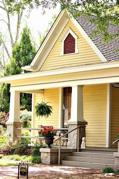 Savvy Southern Style Wow Us Wednesdays 168 Yellow House Exterior