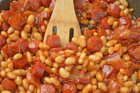 I should start this post with a big fat disclosure: Quick Stovetop Franks & Beans Recipe + VIDEO | Beanie Weenies