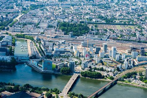 Son domaine de compétence privilégié est la pédagogie,l'enseignement,les disciplines. Les nouvelles images d'Euronantes Gare ! - Nantes ...