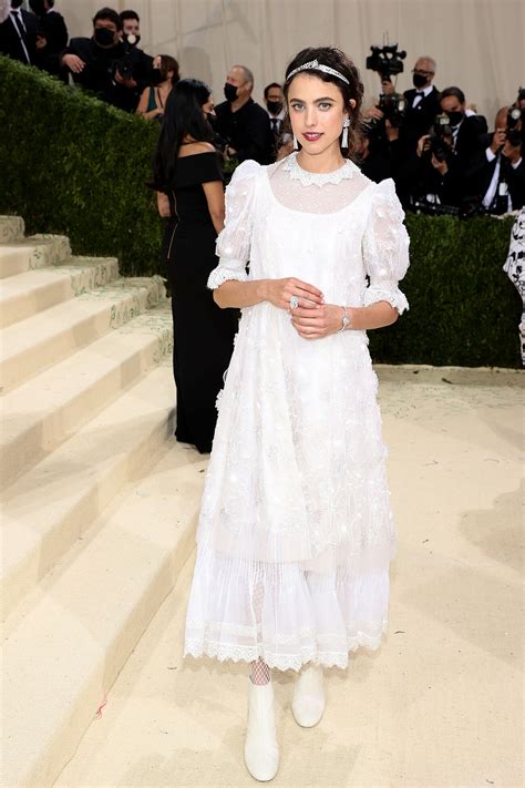 Margaret Qualley La Gala Met Todos Los Looks De La Alfombra