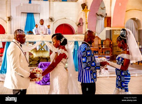 Weddings In Ouagadougous Catholic Cathedral Burkina Faso Stock Photo