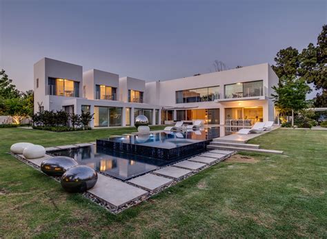 Awesome Contemporary Home In Israel By Nestor Sandbank 26