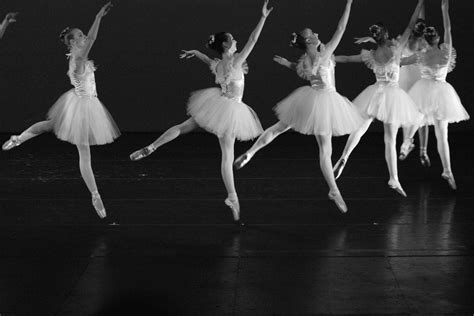 Pin By Tina Otero On Ballerina Ballet Photography Dance Images
