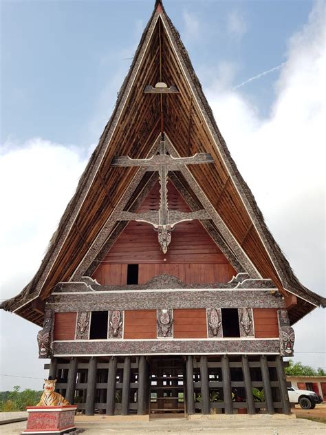 Mengenal rumah adat suku batak lebih dekat (ciri khas, jenis, ruangan, dll). Rumah Adat Batak Provinsi Riau di Duri