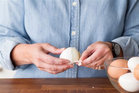 How To Peel Hard Boiled Eggs The Easy Way Taste Of Home