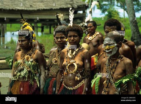 Papua New Guinea Sepik River Near Angoram Small Village Women In Trad Dress Stock Photo Alamy
