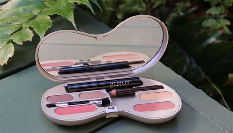 Beauty On The Go Discover Liz Jones Makeup Kits Latf Usa News