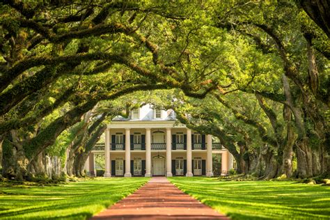 Browse examples of the southern plantation homes in the charleston area. 6 Mississippi River plantations that are totally amazing | Orbitz