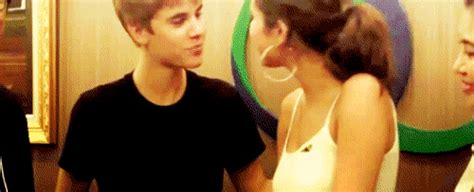 Bieber Gomez Justin Bieber Kiss Selena Animated 