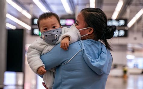 Apakah Bayi Harus Memakai Masker Saat Pandemi Covid 19 Orami
