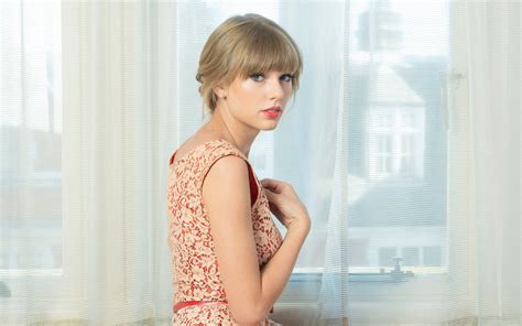 Download Wallpaper 1280x800 Blonde Gorgeous Singer Taylor Swift