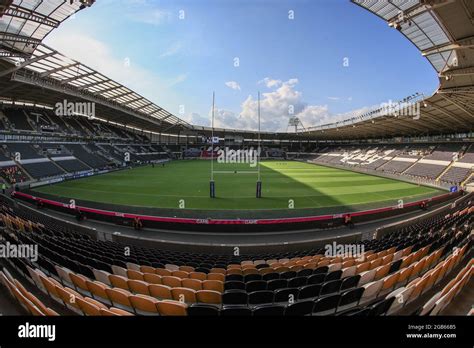 Mkm Stadium General Hi Res Stock Photography And Images Alamy