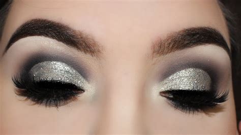 40 Glamorous Silver Grey Eye Makeup You Are Sure To Love Grey Eye