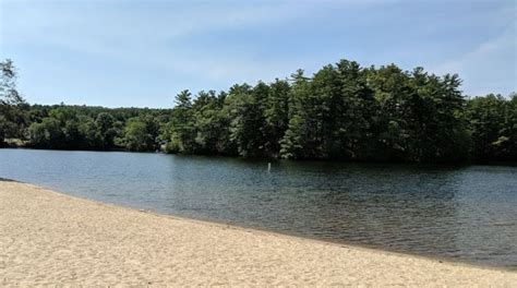 Georgiaville Pond In Rhode Island Is Almost Too Beautiful To Be Real