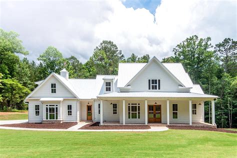 Relaxing Lowcountry Farmhouse House Plan Residence Style