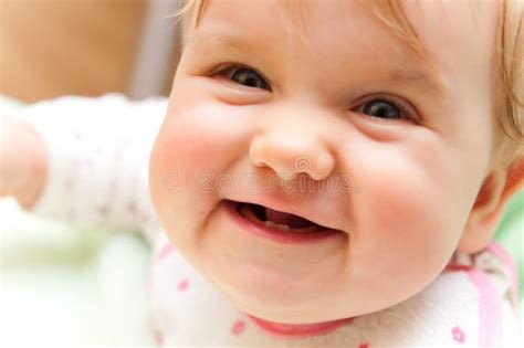 Sonrisa Del Bebé Foto De Archivo Imagen De Lindo Dientes 17853304