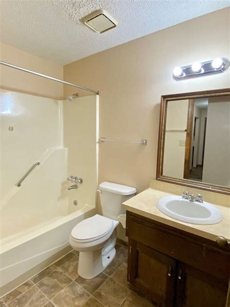 3 bedroom 2 bathroom apartments for rent. Cozy 3 Bedroom, 2 Bathroom Duplex in Raytown! - House for ...